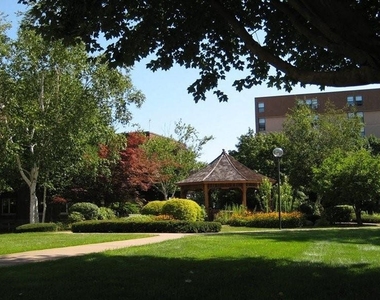 170 Sisson Ave - Photo Thumbnail 4