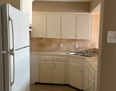 1204 Saint Joseph Street - Photo Thumbnail 3