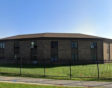 1919 N 11th St - Photo Thumbnail 3