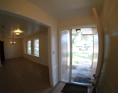12515 Bexley Drive - Photo Thumbnail 2