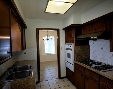 12515 Bexley Drive - Photo Thumbnail 3
