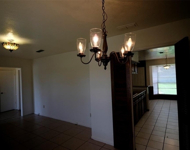 12515 Bexley Drive - Photo Thumbnail 4