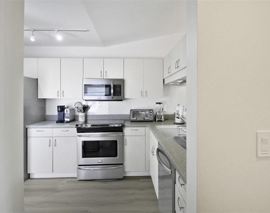 971 Waterside Lane - Photo Thumbnail 6