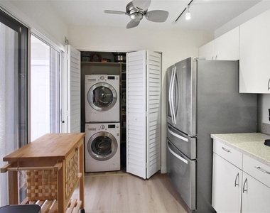 971 Waterside Lane - Photo Thumbnail 9