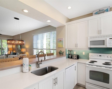 535 Forest Way - Photo Thumbnail 18