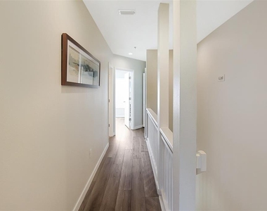 535 Forest Way - Photo Thumbnail 36