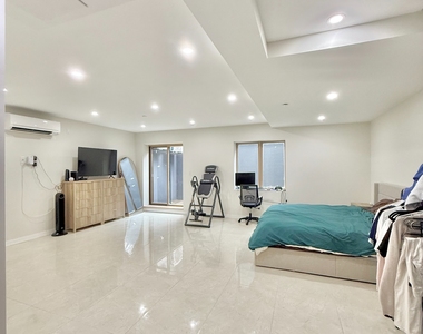 26-28 18th Street - Photo Thumbnail 12