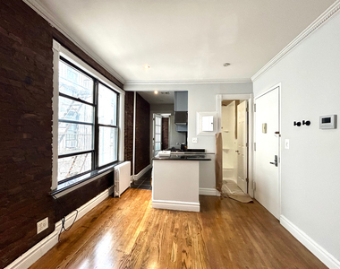 East 13th Street - Photo Thumbnail 4