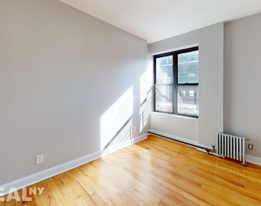 W 179th St - Photo Thumbnail 7