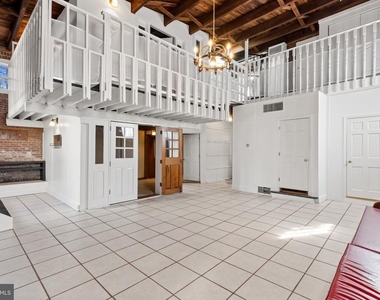 337 E Hamburg Street - Photo Thumbnail 4