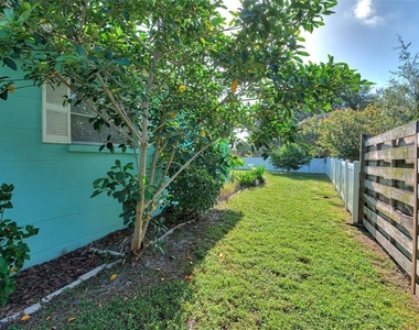 3605 Iroquois Avenue - Photo Thumbnail 6