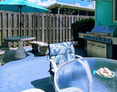 3605 Iroquois Avenue - Photo Thumbnail 2