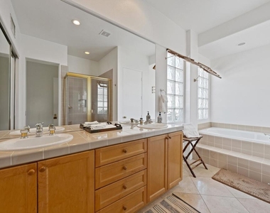 57461 Spanish Hills Lane - Photo Thumbnail 17