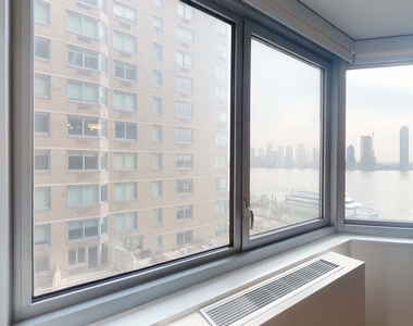 401 E 34th St - Photo Thumbnail 4