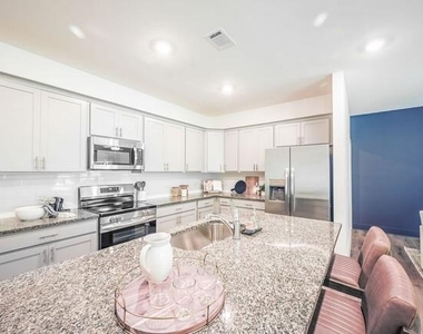 1298 Mabry Street - Photo Thumbnail 3