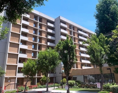 440 N Madison Ave - Photo Thumbnail 2