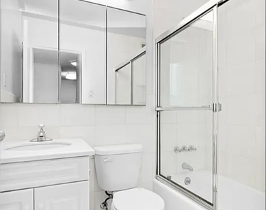 East 72nd Street - Photo Thumbnail 4
