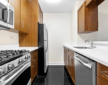East 72nd Street - Photo Thumbnail 1