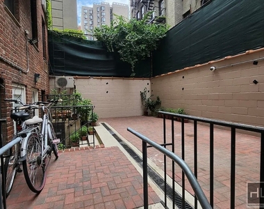 East 29th Street - Photo Thumbnail 11