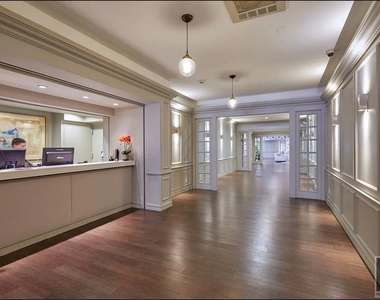 East 57th Street - Photo Thumbnail 5