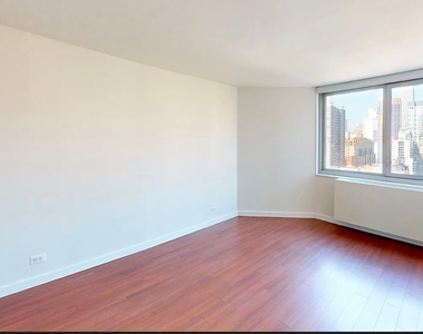 East 34th Street - Photo Thumbnail 4