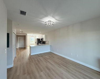 10336 Pendleton Avenue - Photo Thumbnail 4