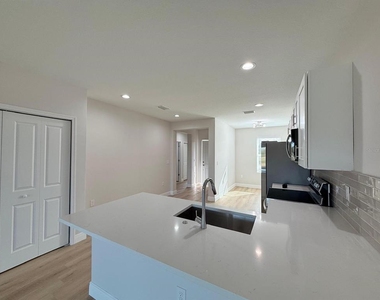 10336 Pendleton Avenue - Photo Thumbnail 7