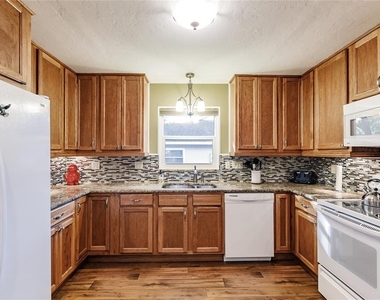 912 72nd Street Nw - Photo Thumbnail 9