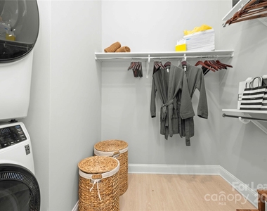 9035 Lindholm Drive - Photo Thumbnail 14