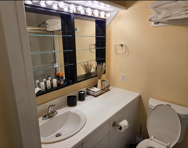 40 Sutton Place - Photo Thumbnail 4