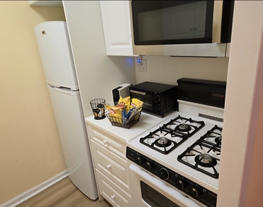 40 Sutton Place - Photo Thumbnail 5