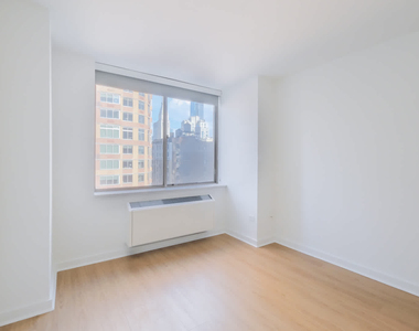 777 6th Avenue - Photo Thumbnail 32