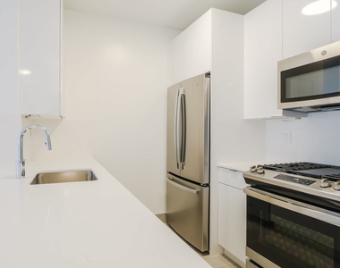 777 6th Avenue - Photo Thumbnail 16