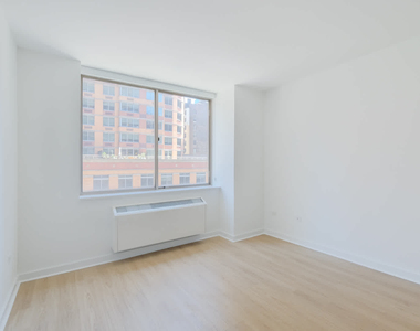 777 6th Avenue - Photo Thumbnail 20