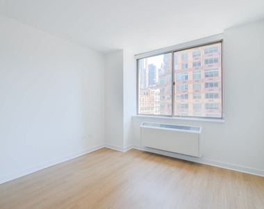 777 6th Avenue - Photo Thumbnail 14