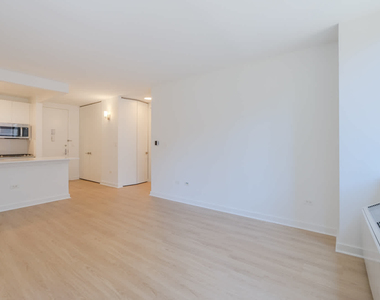 777 6th Avenue - Photo Thumbnail 17