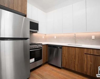 92 Manhattan Avenue - Photo Thumbnail 1