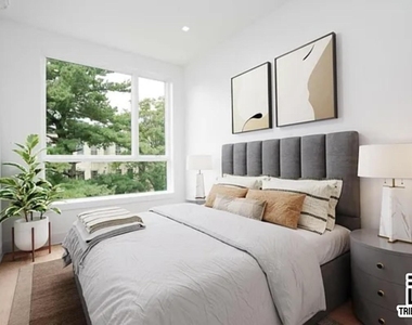 92 Manhattan Avenue - Photo Thumbnail 3