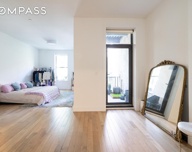345 E 50th Street - Photo Thumbnail 2