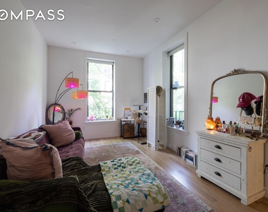 345 E 50th Street - Photo Thumbnail 4