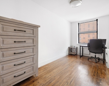 416 W 23rd Street - Photo Thumbnail 4