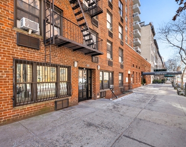 416 W 23rd Street - Photo Thumbnail 7