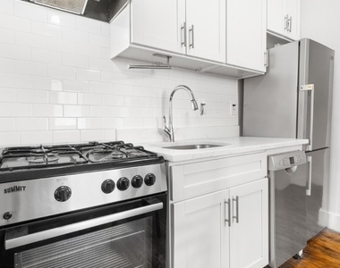 416 W 23rd Street - Photo Thumbnail 3