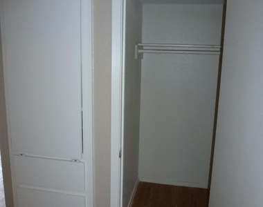 919 E 46th St - Photo Thumbnail 4