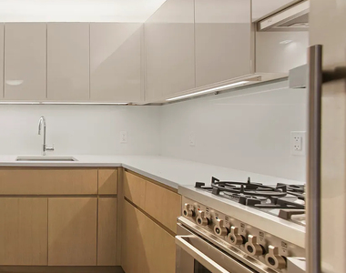 107 Columbia Street - Photo Thumbnail 2