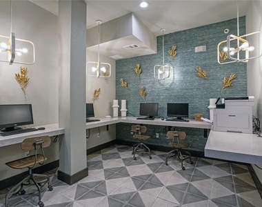 3300 Oak Creek Drive - Photo Thumbnail 9