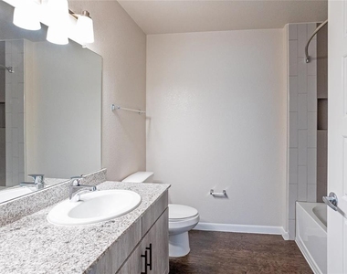 3300 Oak Creek Drive - Photo Thumbnail 21