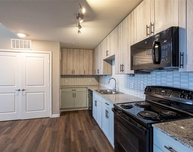 3300 Oak Creek Drive - Photo Thumbnail 23