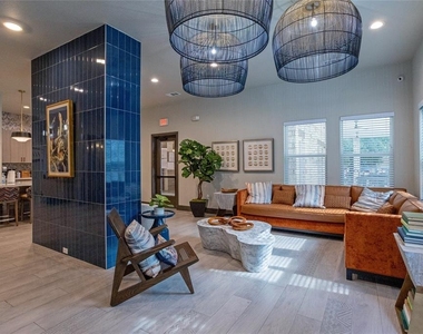 3300 Oak Creek Drive - Photo Thumbnail 5