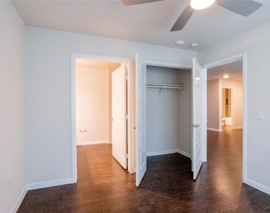 3300 Oak Creek Drive - Photo Thumbnail 20